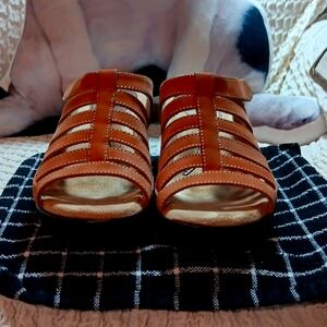 White mountain heels
